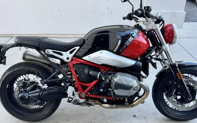2022 BMW R nineT Scrambler 719 Black Storm Metallic / Racing Red