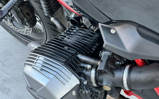 2022 BMW R nineT Scrambler 719 Black Storm Metallic / Racing Red