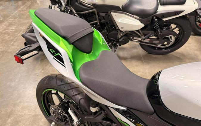 2024 Kawasaki Ninja® e-1 ABS