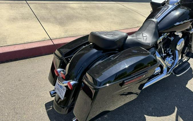 2016 Harley-Davidson® FLTRX - Road Glide®