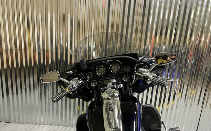 2011 Harley-Davidson FLHTCUSE6 - CVO Ultra Classic Electra Glide