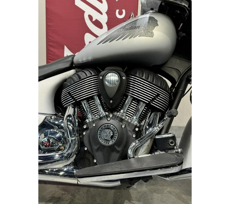 2018 Indian Motorcycle® Chieftain® Classic ABS Star Silver Smoke