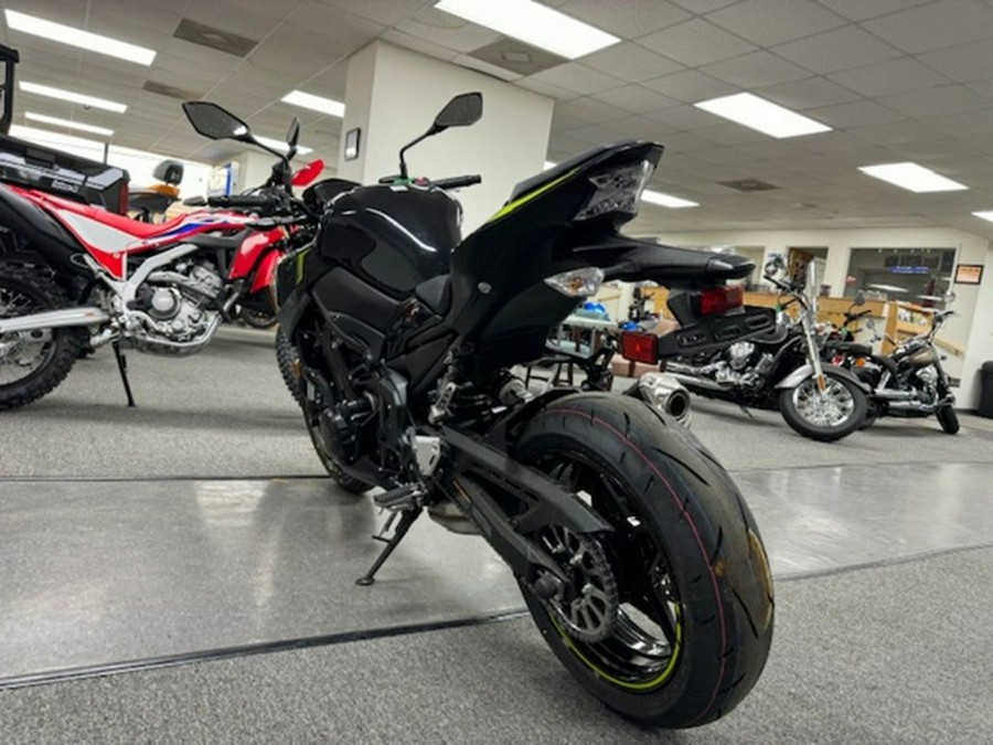 2024 Kawasaki Z900 ABS Metallic Spark Black/Metallic Matte Dark