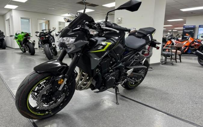 2024 Kawasaki Z900 ABS Metallic Spark Black/Metallic Matte Dark Gray