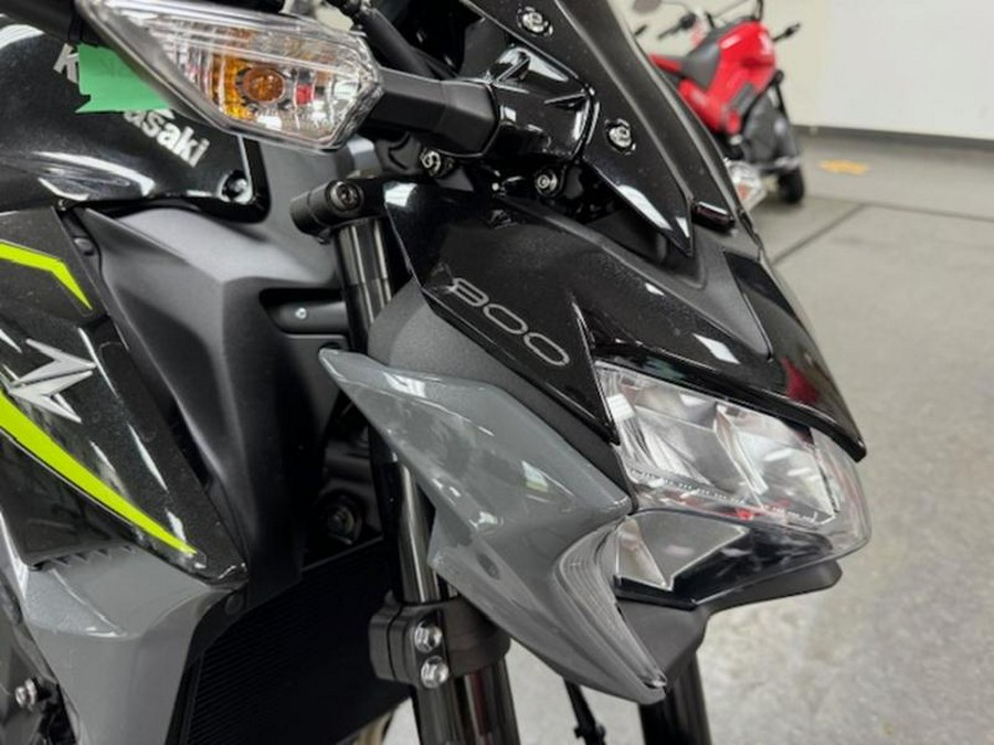 2024 Kawasaki Z900 ABS Metallic Spark Black/Metallic Matte Dark Gray