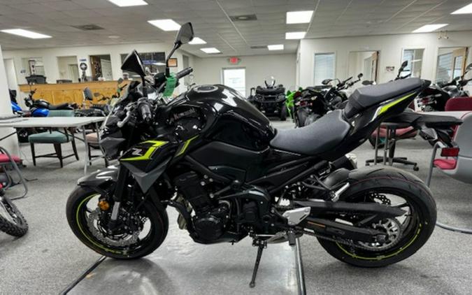 2024 Kawasaki Z900 ABS Metallic Spark Black/Metallic Matte Dark