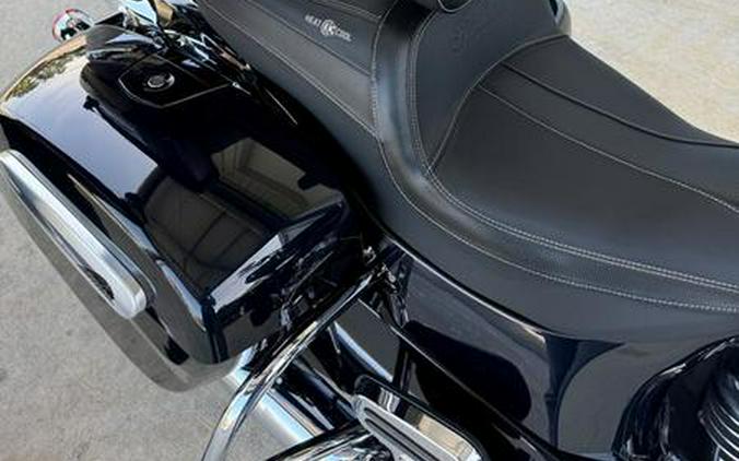 2022 Indian Motorcycle® Roadmaster® Limited Black Azure Crystal