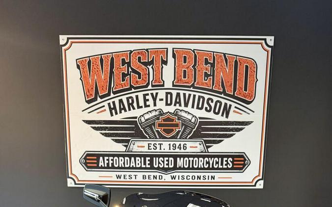 2024 Harley-Davidson Street Glide Blue Burst - Black Finish