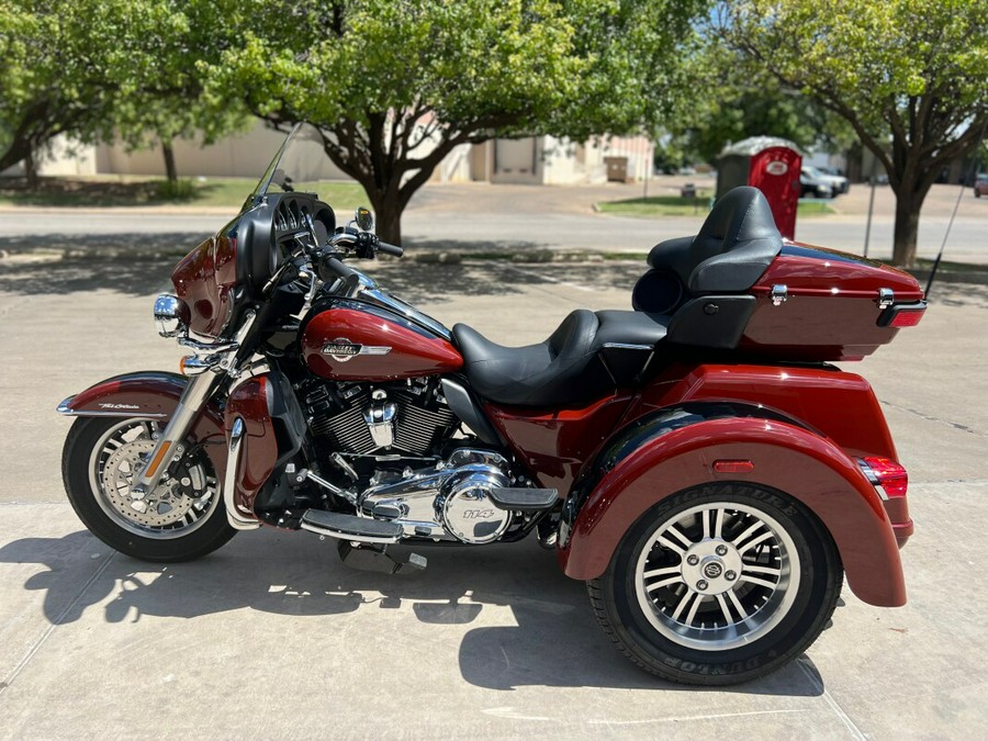 2024 Harley-Davidson® Tri Glide® Ultra Red Rock / Vivid Black