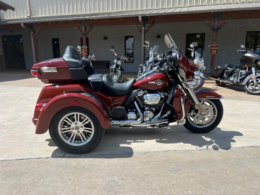 2024 Harley-Davidson® Tri Glide® Ultra Red Rock / Vivid Black