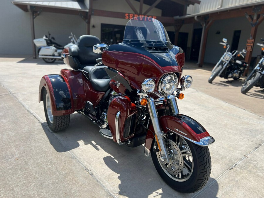 2024 Harley-Davidson® Tri Glide® Ultra Red Rock / Vivid Black