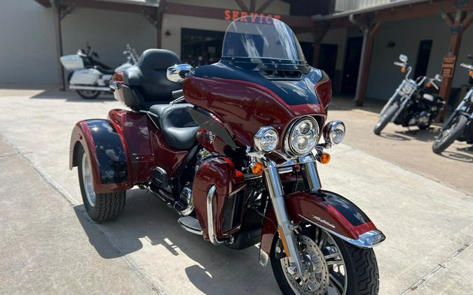 2024 Harley-Davidson® Tri Glide® Ultra Red Rock / Vivid Black