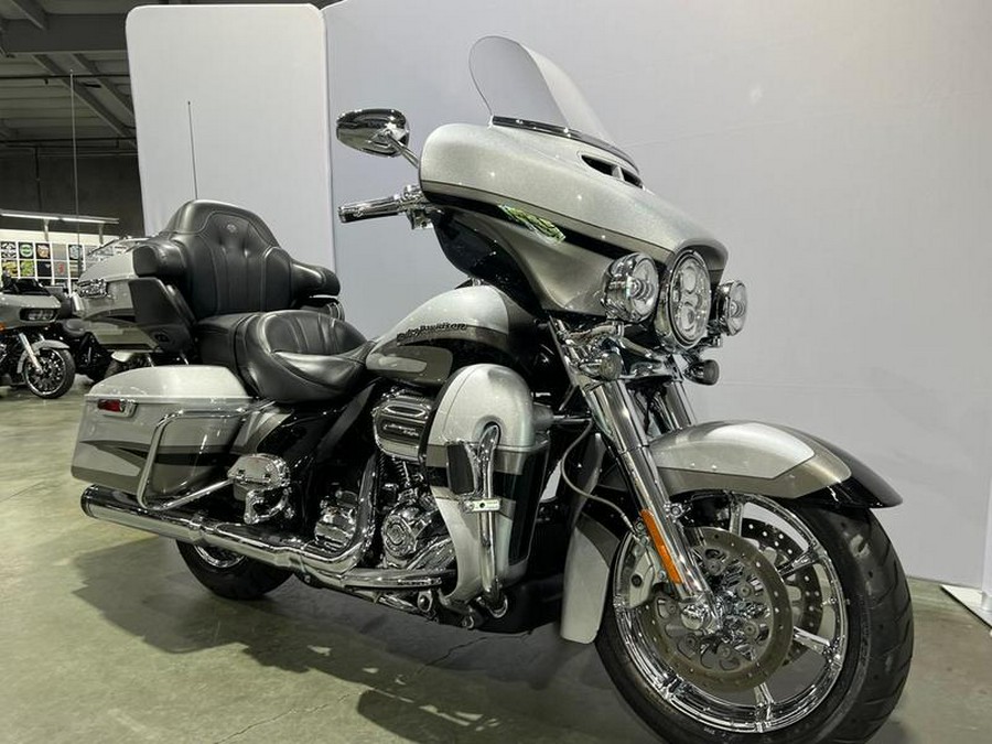 2017 Harley-Davidson® FLHTKSE - CVO™ Limited