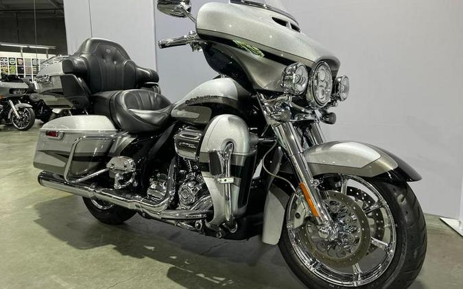 2017 Harley-Davidson® FLHTKSE - CVO™ Limited