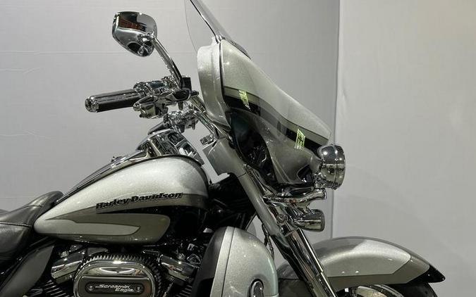 2017 Harley-Davidson® FLHTKSE - CVO™ Limited