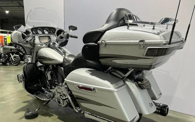 2017 Harley-Davidson® FLHTKSE - CVO™ Limited