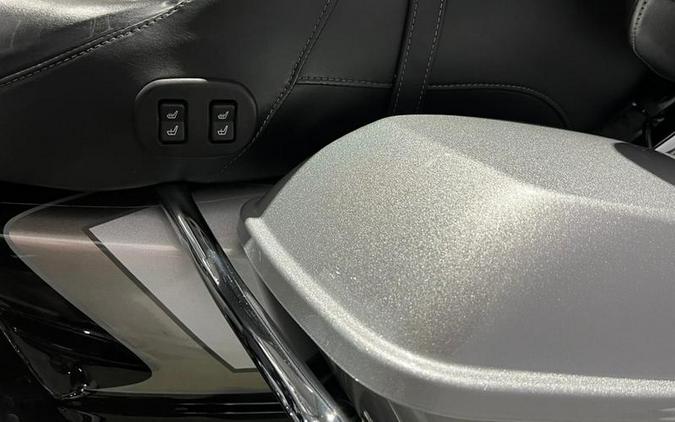 2017 Harley-Davidson® FLHTKSE - CVO™ Limited