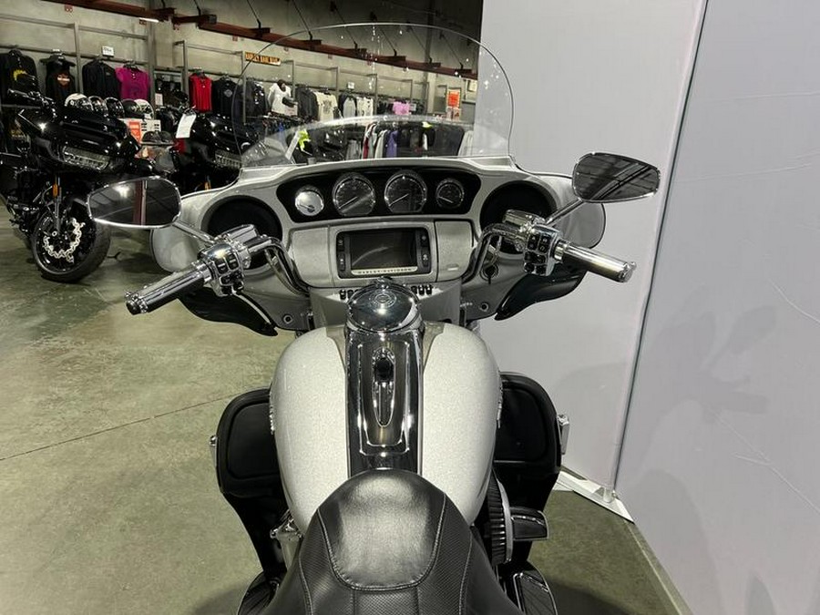 2017 Harley-Davidson® FLHTKSE - CVO™ Limited