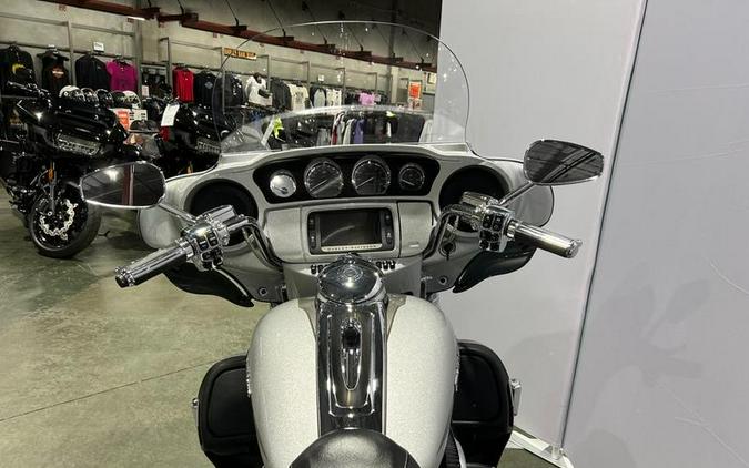 2017 Harley-Davidson® FLHTKSE - CVO™ Limited