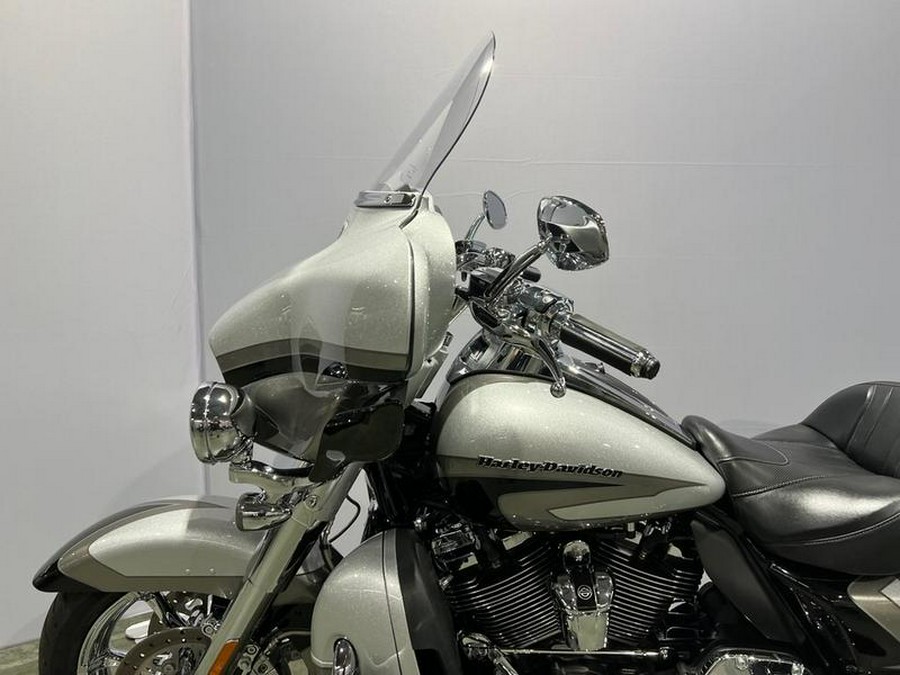 2017 Harley-Davidson® FLHTKSE - CVO™ Limited