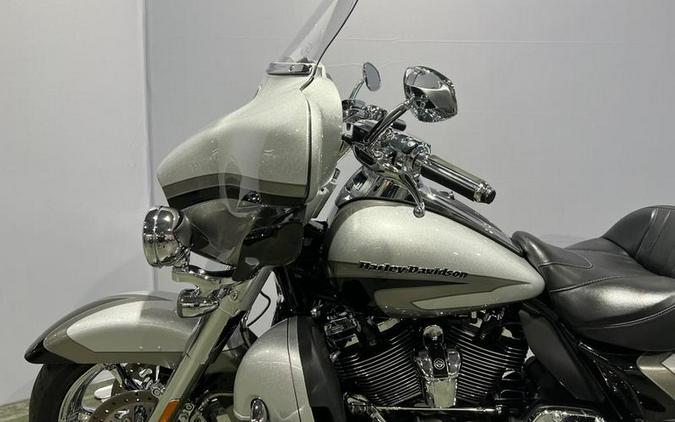 2017 Harley-Davidson® FLHTKSE - CVO™ Limited