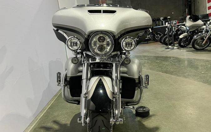 2017 Harley-Davidson® FLHTKSE - CVO™ Limited