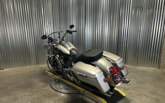 2018 Harley-Davidson Road King SLVFRTN/SMTRBRW W/PINSTRIPE