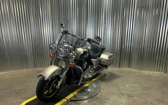 2018 Harley-Davidson Road King SLVFRTN/SMTRBRW W/PINSTRIPE