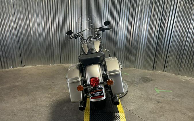 2018 Harley-Davidson Road King SLVFRTN/SMTRBRW W/PINSTRIPE
