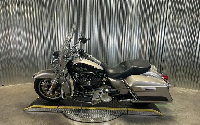 2018 Harley-Davidson Road King SLVFRTN/SMTRBRW W/PINSTRIPE