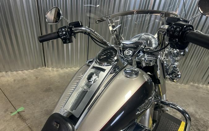 2018 Harley-Davidson Road King SLVFRTN/SMTRBRW W/PINSTRIPE