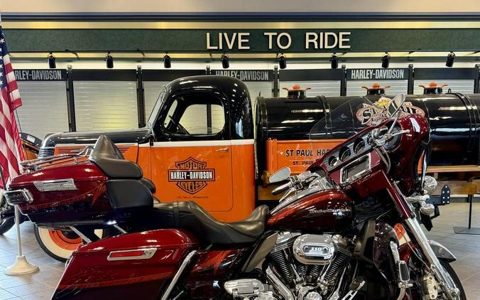 2014 Harley-Davidson CVO Electra Glide Ultra Limited FLHTKSE