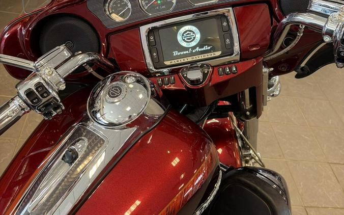 2014 Harley-Davidson CVO Electra Glide Ultra Limited FLHTKSE