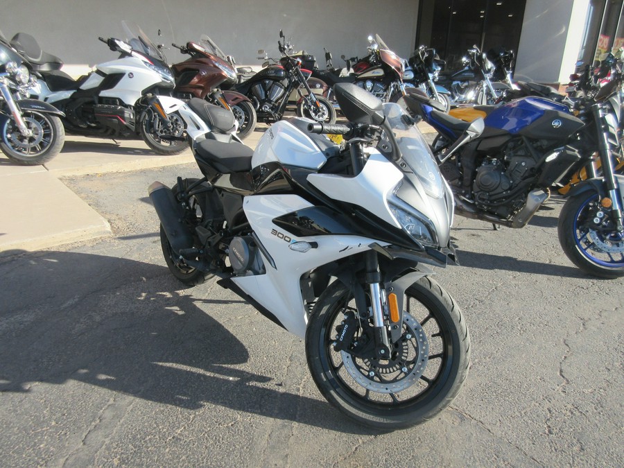 2025 CFMOTO 300SS