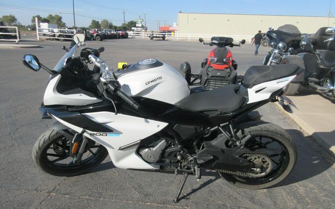 2025 CFMOTO 300SS