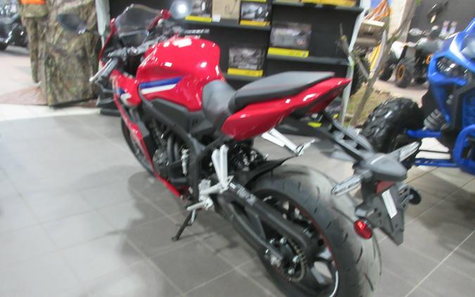 2026 HONDA CBR650R E-CLUTCH