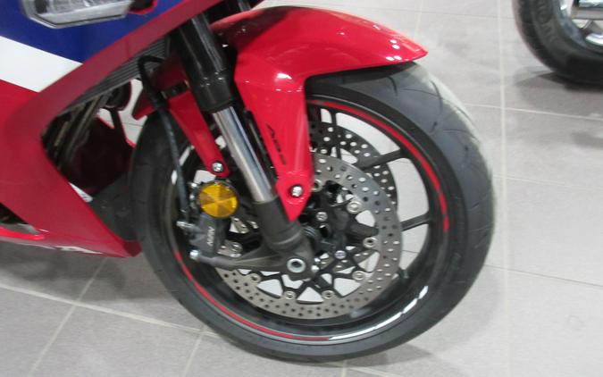 2026 HONDA CBR650R E-CLUTCH