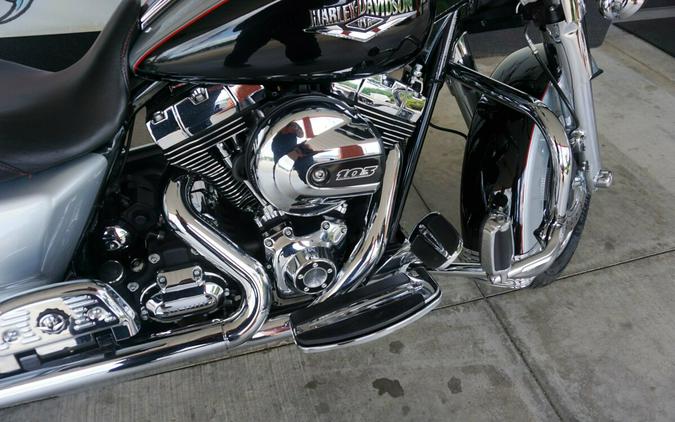 2015 Harley-Davidson Road King Classic Brilliant Silver Denim & Black Denim