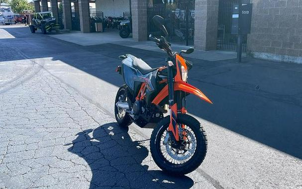 2022 KTM 690 SMC R