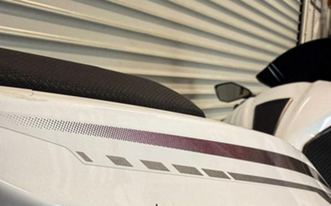 2023 Kawasaki Ninja 400 Pearl Blizzard White/Metallic Carbon Gr