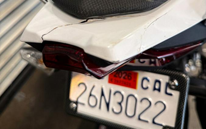 2023 Kawasaki Ninja 400 Pearl Blizzard White/Metallic Carbon Gr