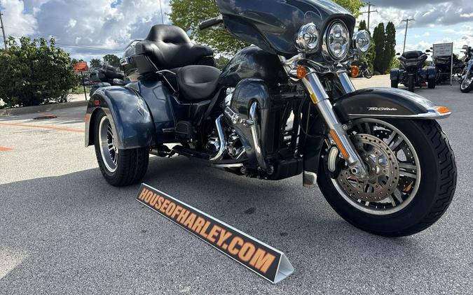 2015 Harley-Davidson® Tri Glide® Ultra Custom Colour Black Magic