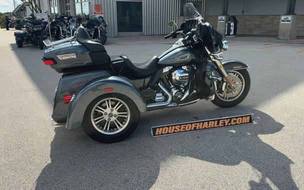 2015 Harley-Davidson® Tri Glide® Ultra Custom Colour Black Magic