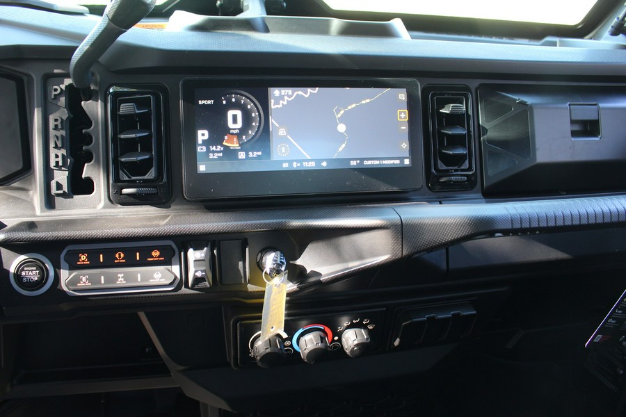 2026 Can-Am DEFENDER LIMITED HD11