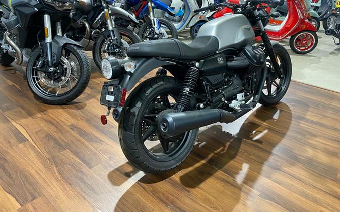 2022 Moto Guzzi V7 Stone