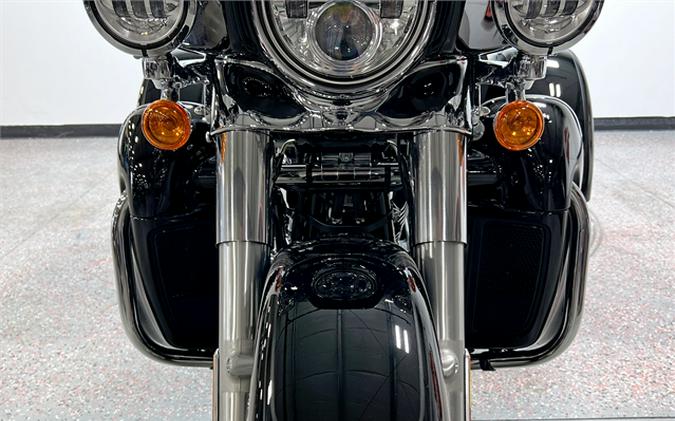 2024 Harley-Davidson Tri Glide Ultra FLHTCUTG 93 Miles Vivid Black