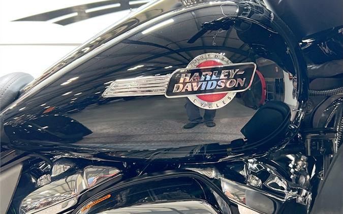 2024 Harley-Davidson Tri Glide Ultra FLHTCUTG 93 Miles Vivid Black