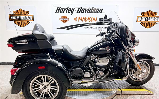 2024 Harley-Davidson Tri Glide Ultra FLHTCUTG 93 Miles Vivid Black