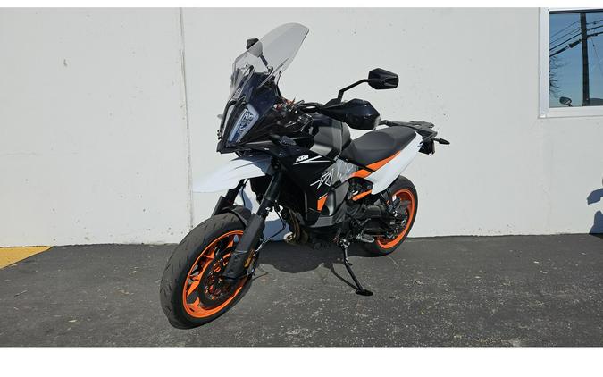 2024 KTM 890 SMT