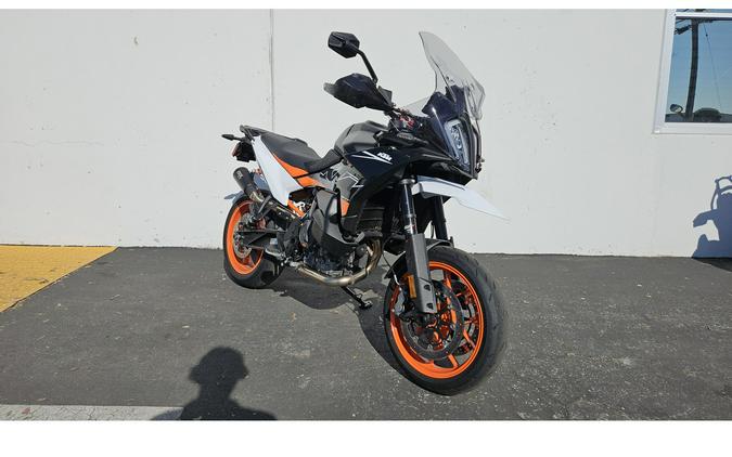 2024 KTM 890 SMT